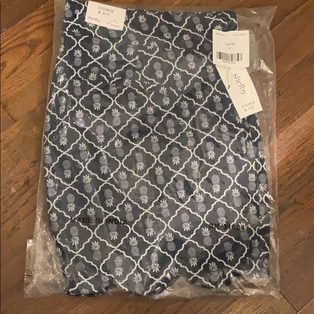 ADORABLE scalloped shorts